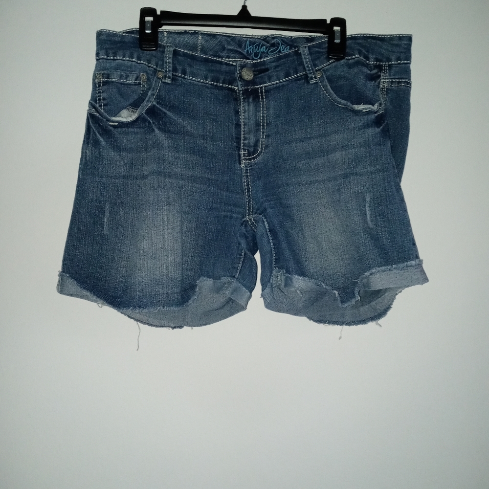 Ariya Jeans Size 13/14 jean shorts
